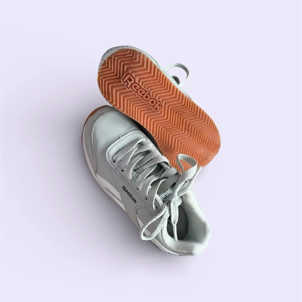 Kids Reebok Sneakers/ Tennis shoes - Picture 3 of 8